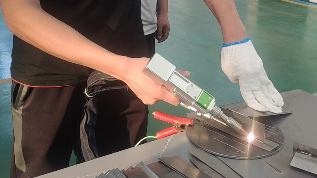 簡單操作，效率高--手持激光焊接機匠人工作必備神器