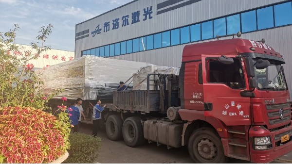 發(fā)貨！包圍式金屬激光切割機(jī)河北走起