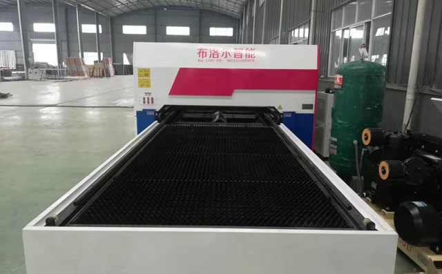 可交換平臺式光纖激光切割機(jī)